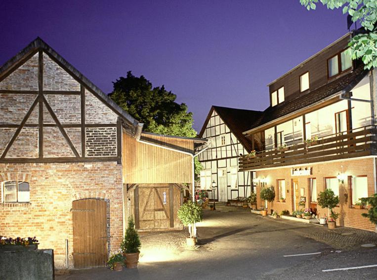 Landgasthaus & Hotel Lindenhof Konigslutter Bagian luar foto
