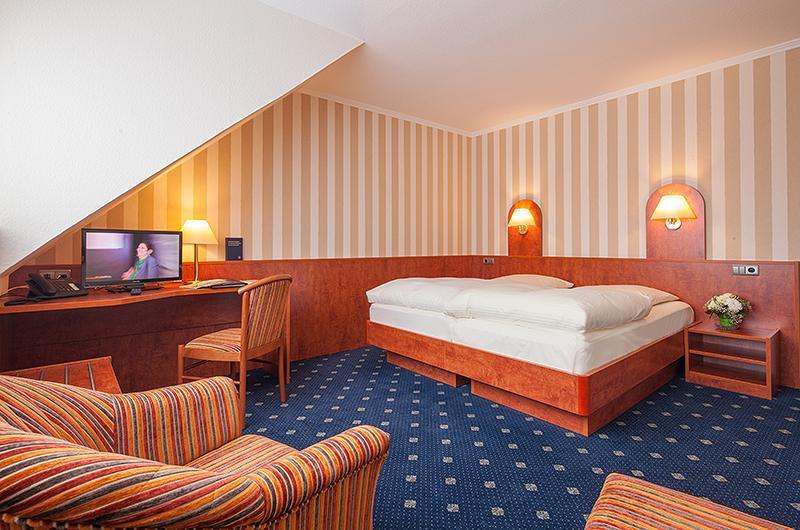 Landgasthaus & Hotel Lindenhof Konigslutter Bagian luar foto