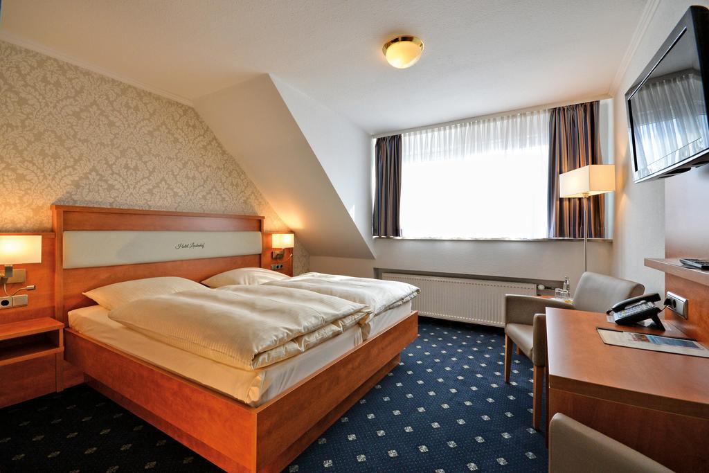 Landgasthaus & Hotel Lindenhof Konigslutter Bagian luar foto