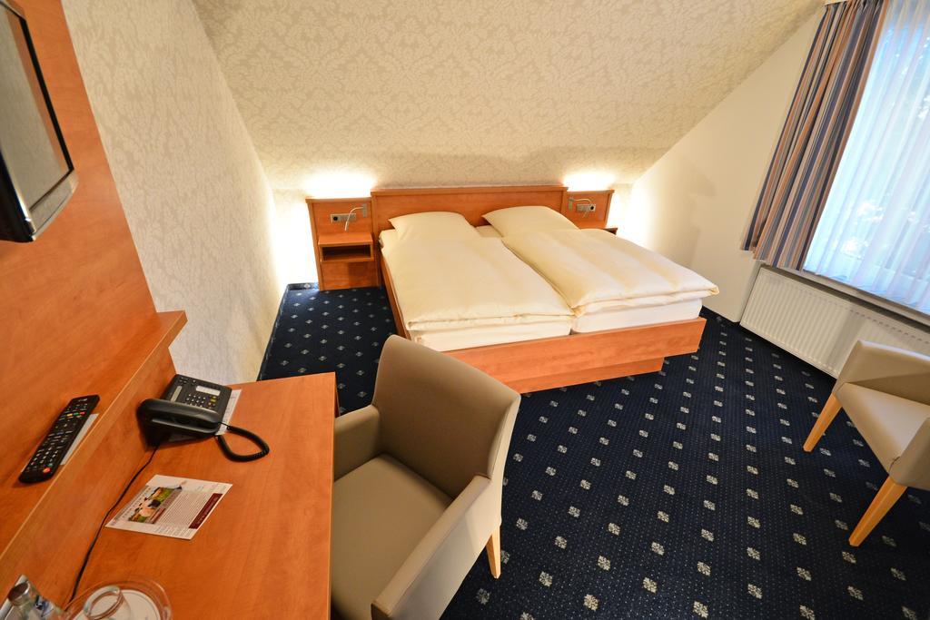 Landgasthaus & Hotel Lindenhof Konigslutter Bagian luar foto
