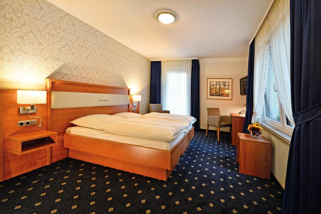 Landgasthaus & Hotel Lindenhof Konigslutter Bagian luar foto